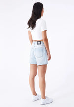 Lade das Bild in den Galerie-Viewer, Rose Shorts Canyon Mid Used Raw Hem
