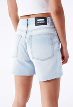 Lade das Bild in den Galerie-Viewer, Rose Shorts Canyon Mid Used Raw Hem
