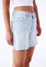 Lade das Bild in den Galerie-Viewer, Rose Shorts Canyon Mid Used Raw Hem
