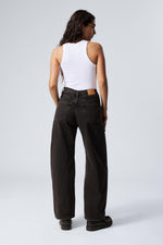 Lade das Bild in den Galerie-Viewer, Oblique V-Shaped Jeans
