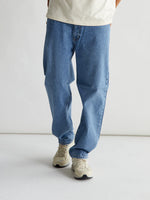 Lade das Bild in den Galerie-Viewer, Leroy Doone Jeans Washed Blue
