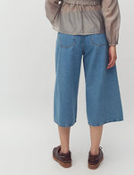 Lade das Bild in den Galerie-Viewer, Xenia Jeans Light Blue Wash
