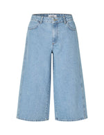 Lade das Bild in den Galerie-Viewer, Xenia Jeans Light Blue Wash
