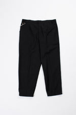 Lade das Bild in den Galerie-Viewer, Cropped &amp; Pleated Pants Black
