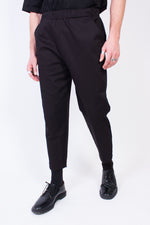 Lade das Bild in den Galerie-Viewer, New Cropped Easy Pants Black
