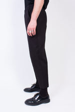 Lade das Bild in den Galerie-Viewer, New Cropped Easy Pants Black
