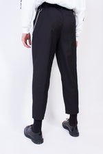 Lade das Bild in den Galerie-Viewer, Cropped &amp; Pleated Pants Black
