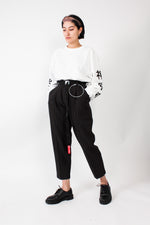 Lade das Bild in den Galerie-Viewer, Cropped &amp; Pleated Pinstripe Pants B&amp;W
