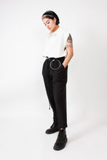 Lade das Bild in den Galerie-Viewer, Cropped &amp; Pleated Pinstripe Pants B&amp;W
