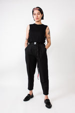 Lade das Bild in den Galerie-Viewer, Cropped &amp; Pleated Pants Black
